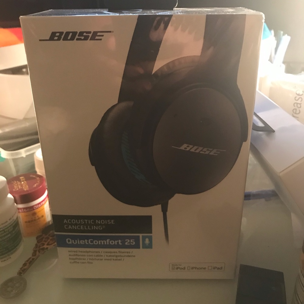 Bose 25 noise canceling headphone never opened